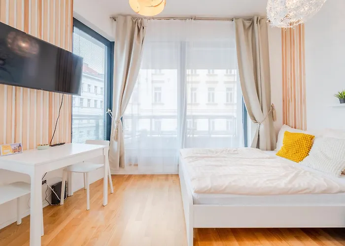 New-Built Golden Luxury Studio With Balcony